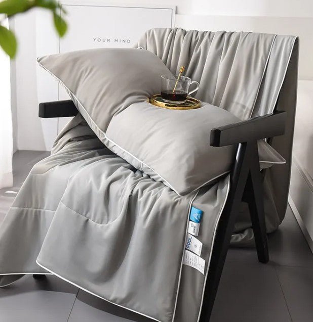 Summer Cloud Quilt | Cooling Summer Comforter with Feather Velvet Filling - TokyoHome
