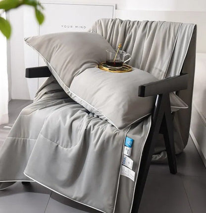 Summer Cloud Quilt | Cooling Summer Comforter with Feather Velvet Filling - TokyoHome
