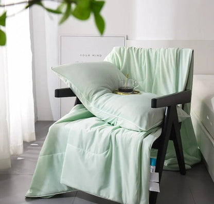 Summer Cloud Quilt | Cooling Summer Comforter with Feather Velvet Filling - TokyoHome